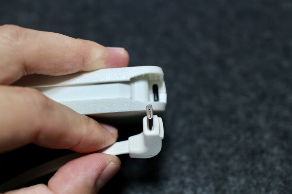 ケーブル取り外し